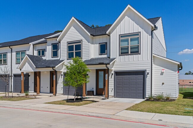 The Everstead at Windrose in Spring, TX - Building Photo - Building Photo