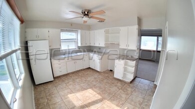 207 10th Ave in Hiawatha, IA - Building Photo - Building Photo