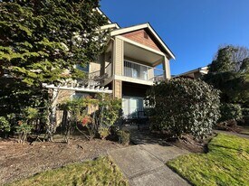 2144 Palisade Blvd in Dupont, WA - Building Photo