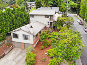 204 SW Woods St in Portland, OR - Building Photo - Building Photo