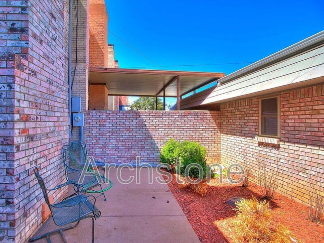 3063 W Wilshire Blvd in Oklahoma City, OK - Building Photo - Building Photo