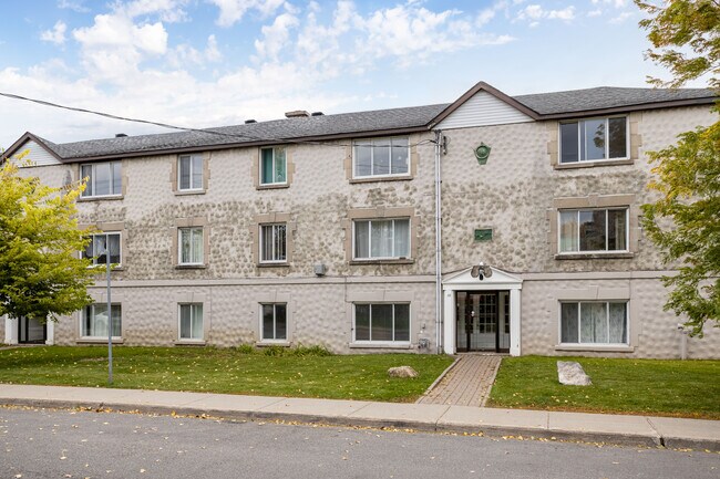 10 48E Av