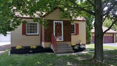 817 Taylor in Girard, OH - Foto de edificio - Building Photo