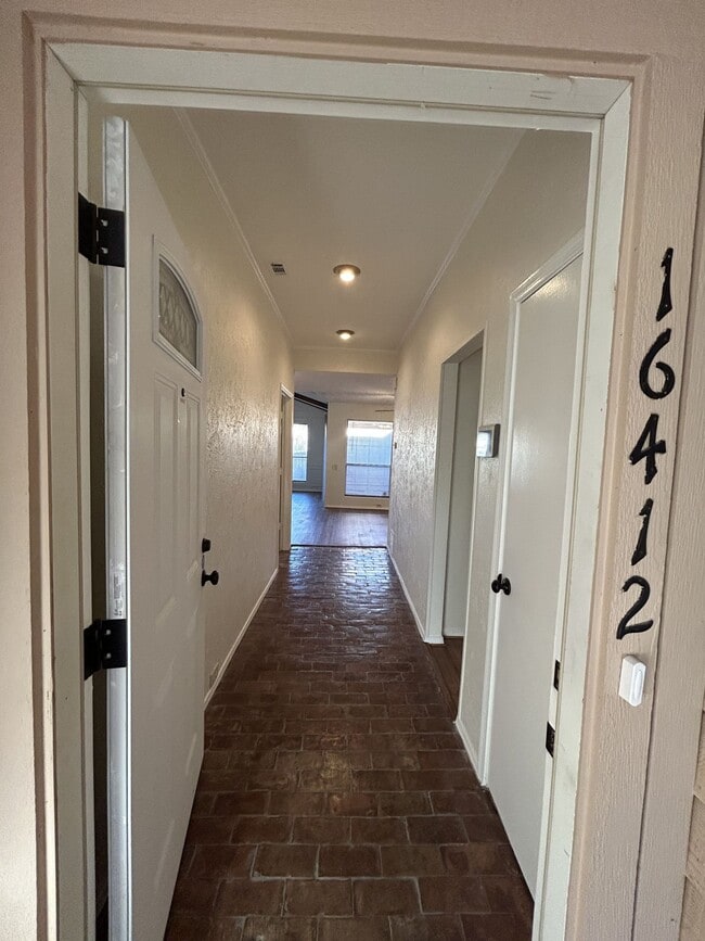 16412 Lauder Ln in Dallas, TX - Building Photo - Building Photo