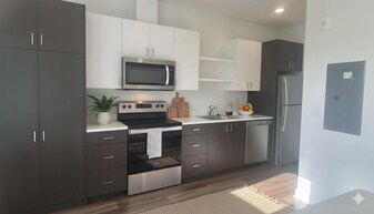 JC0629 - North Louie Apartments in Portland, OR - Building Photo
