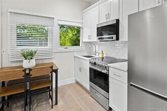 25 Peters Ln in Westhampton Beach, NY - Building Photo - Building Photo