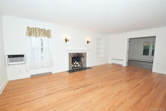 61 Kenwood Rd in Garden City, NY - Building Photo - Building Photo