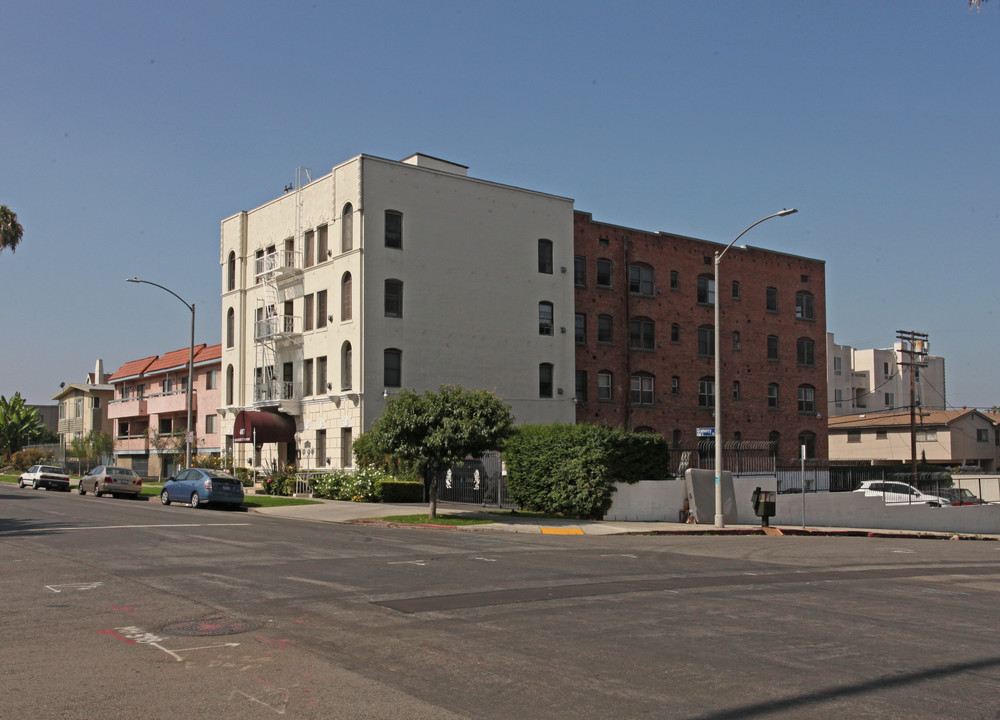 Gramercy Manor Apartments in Los Angeles, CA - Building Photo