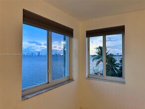 1790 S Treasure Dr in North Bay Village, FL - Building Photo - Building Photo