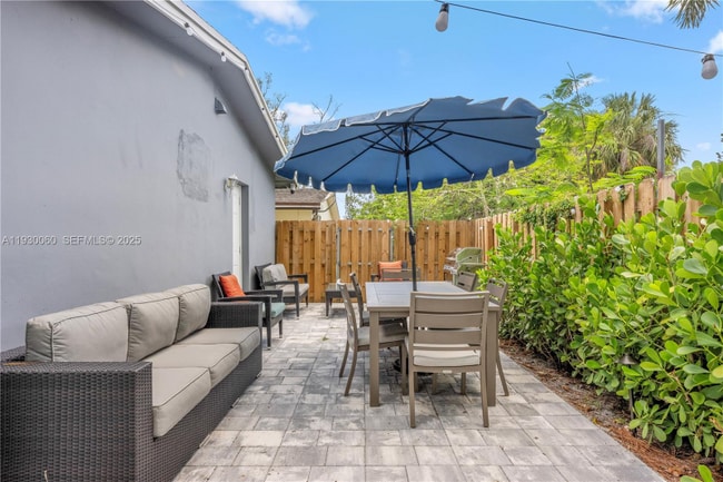 1208 NE 5th Ave in Fort Lauderdale, FL - Foto de edificio - Building Photo