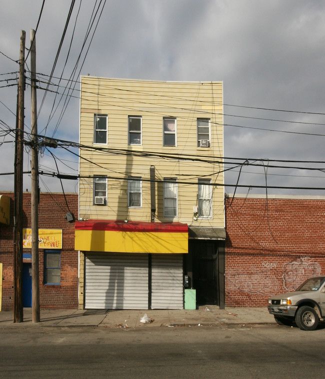 32-19 Greenpoint Ave in Long Island City, NY - Building Photo - Building Photo