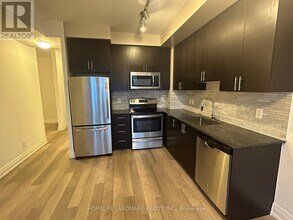 7165-7165 Yonge St in Vaughan, ON - Building Photo - Building Photo