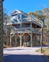 589 Bernard Street in Pass Christian, MS - Building Photo