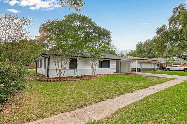 1905 Coulcrest Dr in Houston, TX - Building Photo - Building Photo