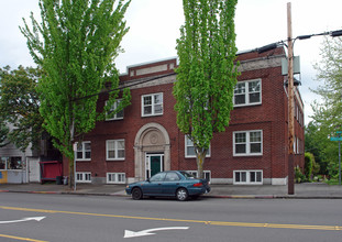 Bugge Apartments in Seattle, WA - Building Photo - Building Photo