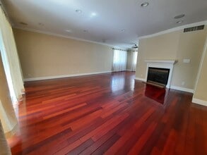 7955 Vía Latina in Burbank, CA - Building Photo - Building Photo