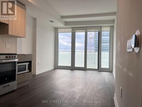 3900 Confederation Pkwy in Mississauga, ON - Building Photo - Building Photo