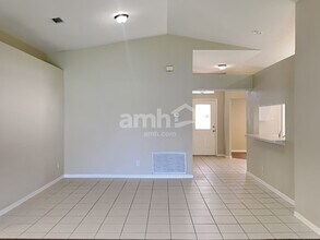 24446 Landing Dr in Lutz, FL - Building Photo - Building Photo