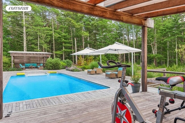 165 Swamp Rd in East Hampton, NY - Building Photo - Building Photo