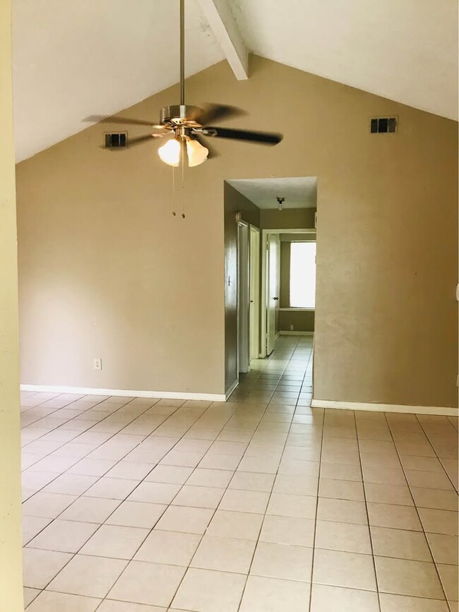 16964 Hummingbird in Conroe, TX - Building Photo - Building Photo