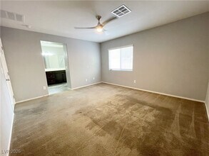 10520 Shiny Skies Dr in Las Vegas, NV - Building Photo - Building Photo