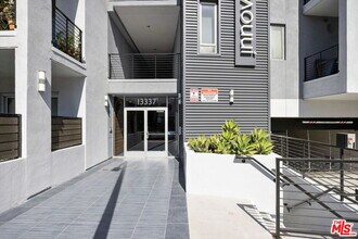 13337 Beach Ave in Marina Del Rey, CA - Building Photo - Building Photo