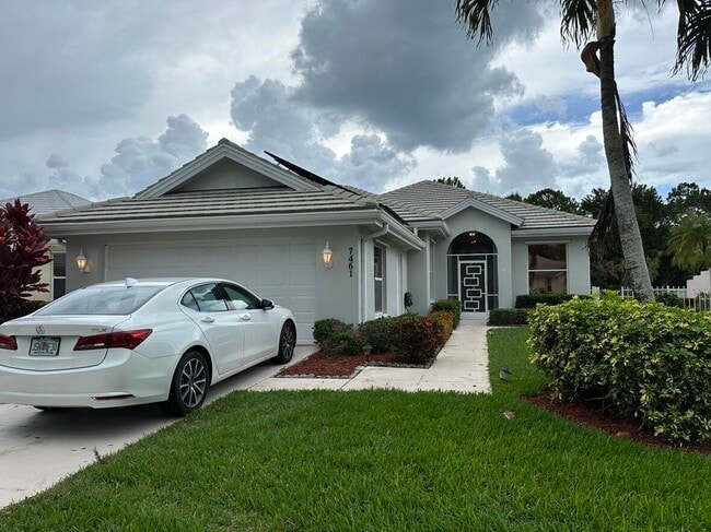 7461 SE Autumn Ln in Hobe Sound, FL - Building Photo - Building Photo