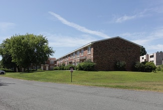 Berry Oxford Townhouse Apartments in Latham, NY - Building Photo - Building Photo