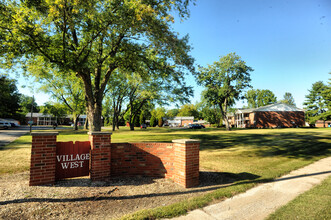 Village West Apartments in Niles, MI - Foto de edificio - Building Photo