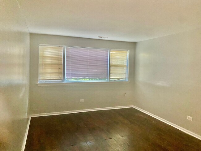 10924 S Indiana Ave in Chicago, IL - Building Photo - Building Photo