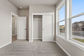 7970 Blanchard Loop in West Richland, WA - Building Photo - Building Photo