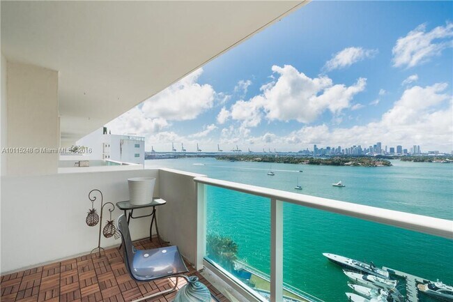 1200 West Ave, Unit 1502 in Miami Beach, FL - Building Photo - Building Photo