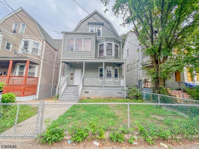 property at 850 S 15th St