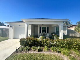 2277 SE Monroe St in Stuart, FL - Building Photo