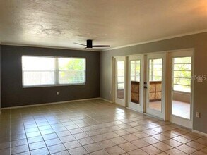 3976 Omega Ln in Sarasota, FL - Building Photo - Building Photo