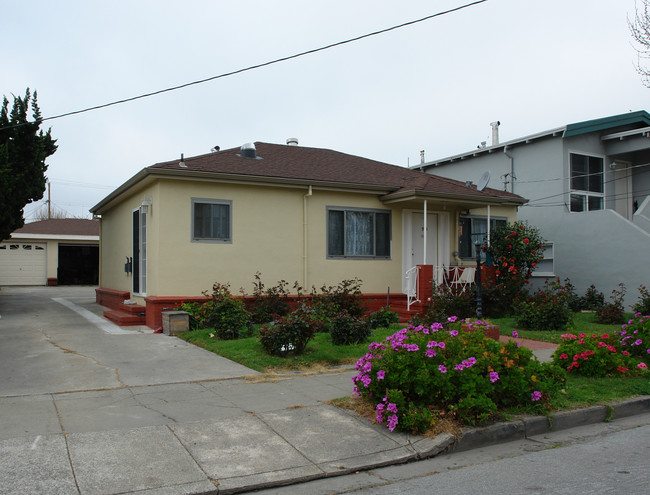 973 Mills Ave in San Bruno, CA - Foto de edificio - Building Photo