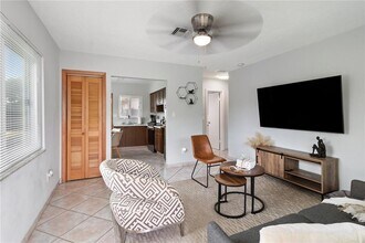1201 NW 10th St, Unit 1 in Dania Beach, FL - Building Photo - Building Photo