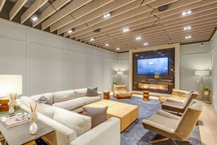 68 W 37th St in New York, NY - Building Photo