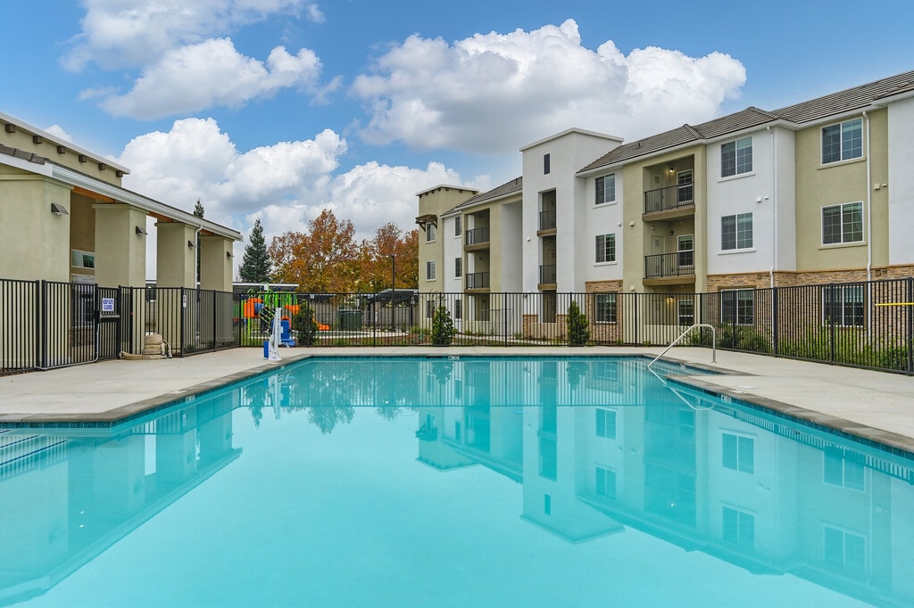Gardens at Bella Breeze in Lincoln, CA - Building Photo