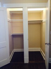 2960 N Elston Ave, Unit 2960 Elston in Chicago, IL - Foto de edificio - Building Photo