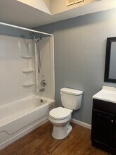 2219 Prairie St, Unit 2223 in Emporia, KS - Foto de edificio - Building Photo