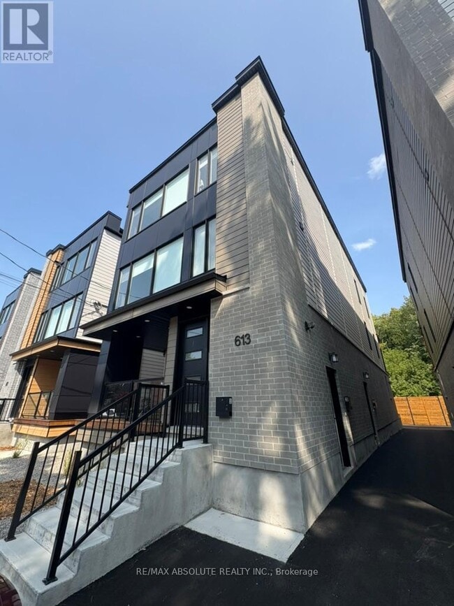 property at 613 Parkview Rd