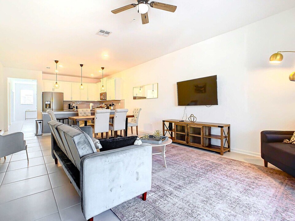 8879 Cabot Cliffs Dr in Kissimmee, FL - Building Photo