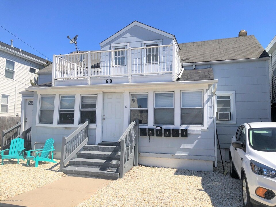 60 Carteret Ave in Seaside Heights, NJ - Building Photo