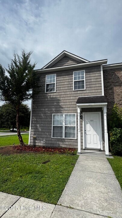101 Bridgewood Dr in Jacksonville, NC - Building Photo
