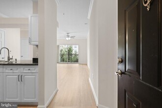 12945 Centre Park Cir in Herndon, VA - Building Photo - Building Photo
