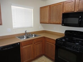 3744 Lonesome Ridge St NE in Rio Rancho, NM - Building Photo - Building Photo