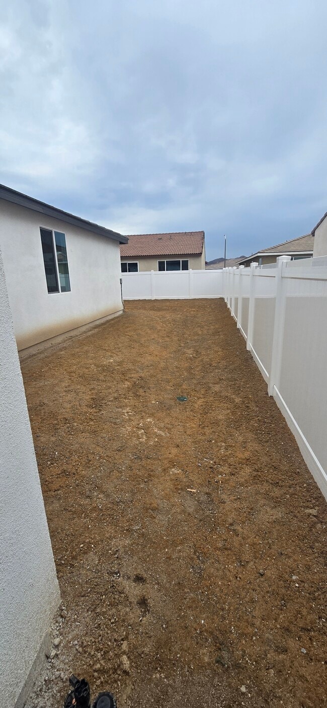 345 Charlton St in Perris, CA - Building Photo - Building Photo