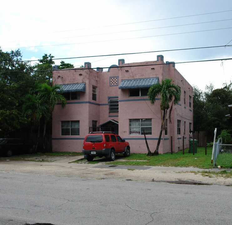 69 NE 70th St in Miami, FL - Foto de edificio