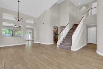 8 Desert Dawn Ln in Henderson, NV - Building Photo - Building Photo